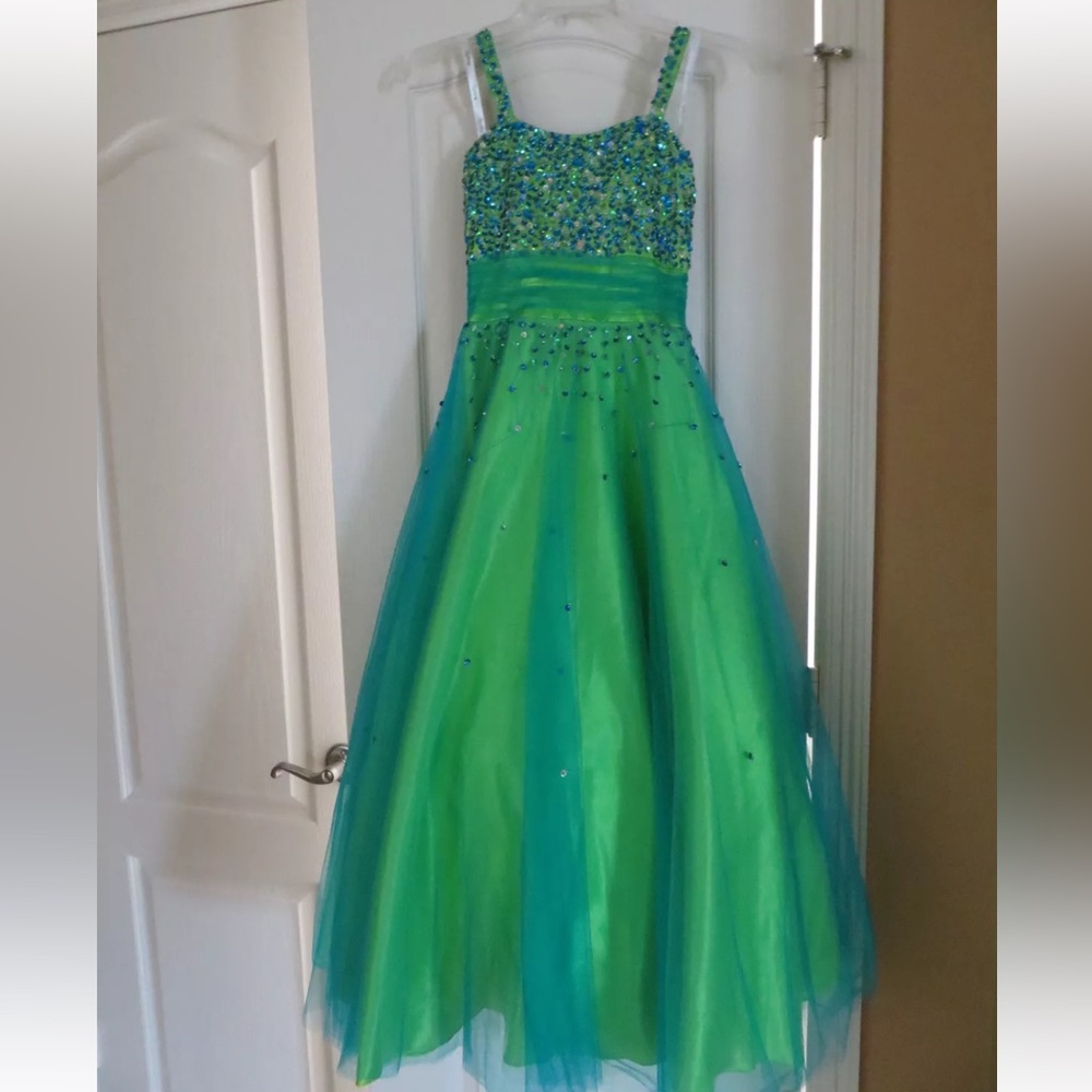 Excellent Condition Tiffany Designs Girls Formal/Pageant Dress size 8